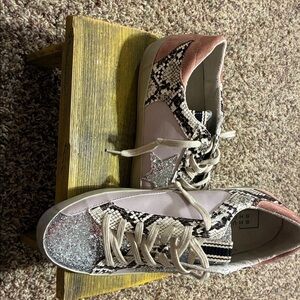 Shu Shop Glitter and Faux Snake Print Sneakers. Glitter Star details
Size 10